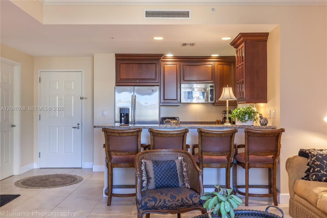 For Rent: $3,550 (1 beds, 1 baths, 915 Square Feet)