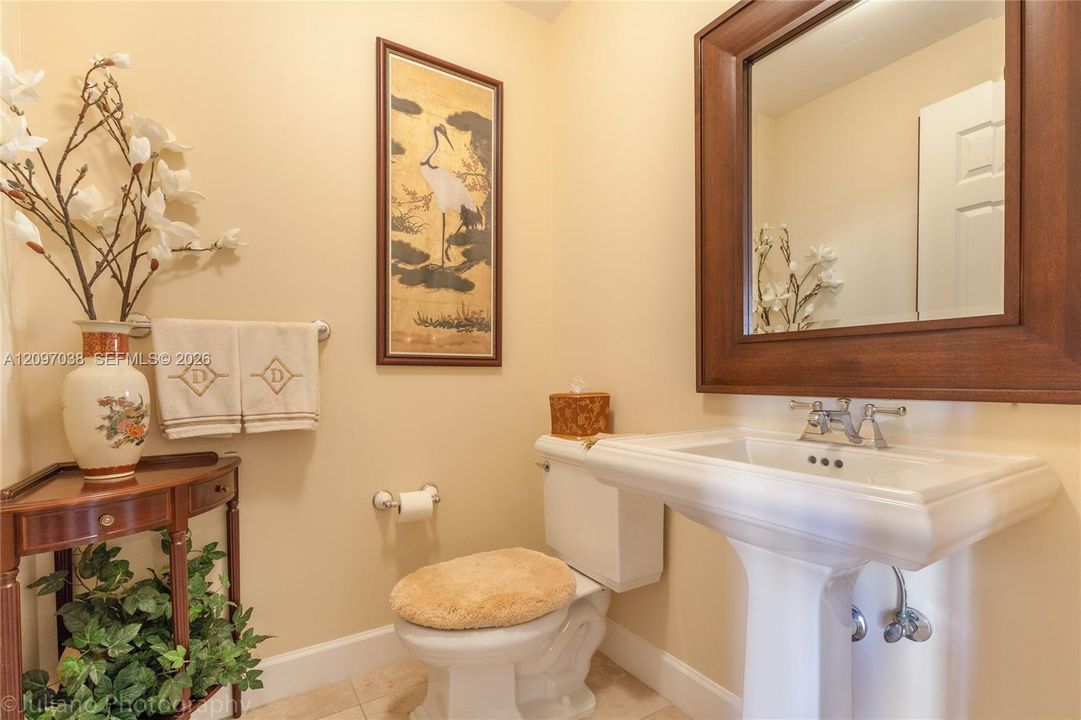 For Rent: $3,550 (1 beds, 1 baths, 915 Square Feet)