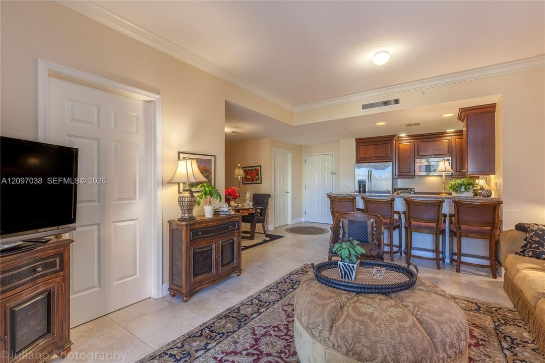 For Rent: $3,550 (1 beds, 1 baths, 915 Square Feet)