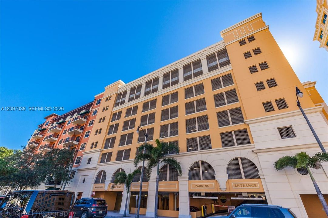 For Rent: $3,550 (1 beds, 1 baths, 915 Square Feet)