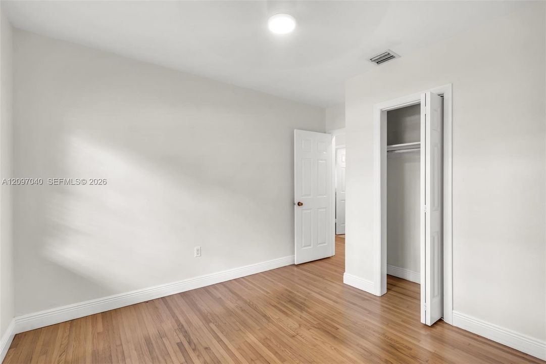 В аренду: $4,000 (3 спален, 1 ванн, 1330 Квадратных фут)