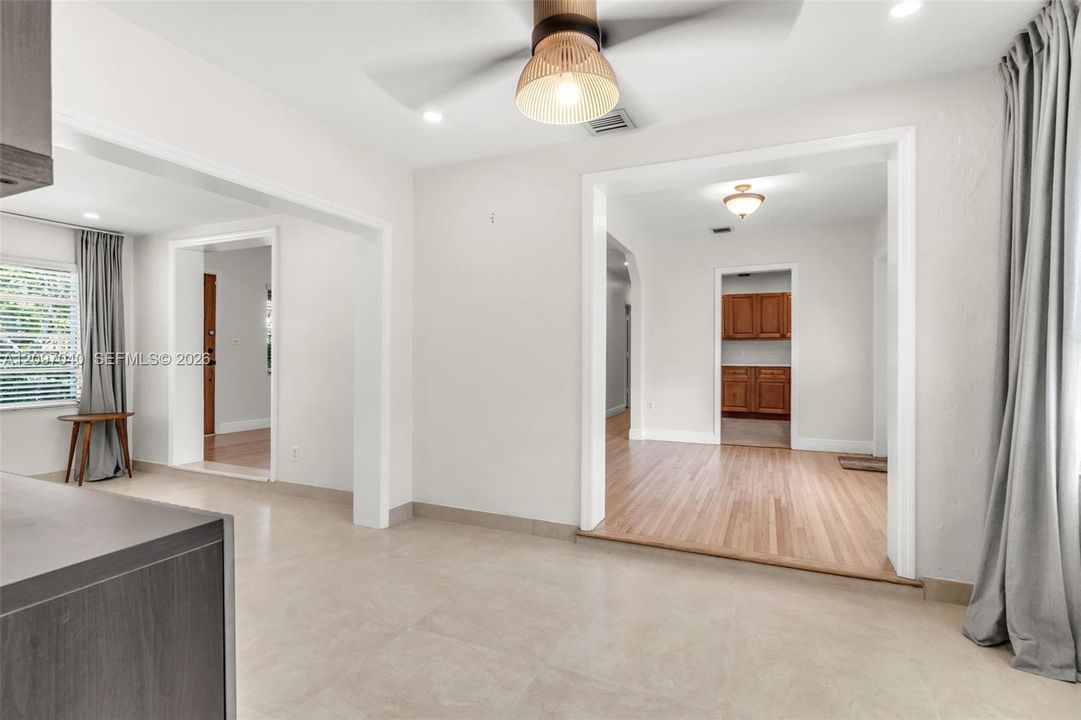 В аренду: $4,000 (3 спален, 1 ванн, 1330 Квадратных фут)