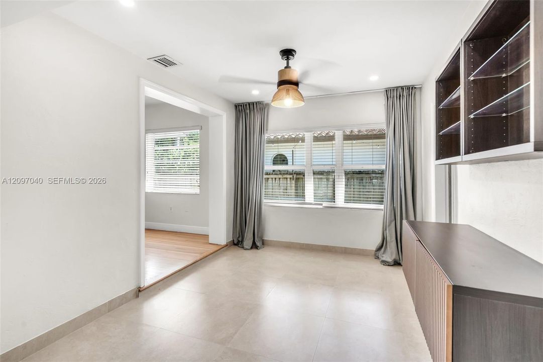 В аренду: $4,000 (3 спален, 1 ванн, 1330 Квадратных фут)