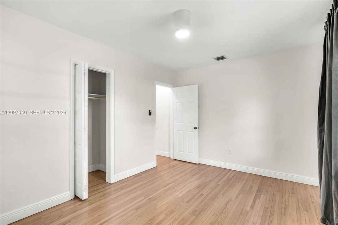 В аренду: $4,000 (3 спален, 1 ванн, 1330 Квадратных фут)