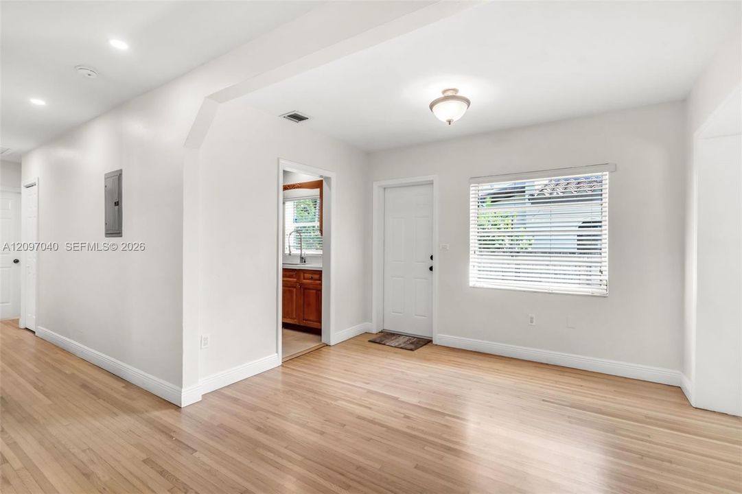 В аренду: $4,000 (3 спален, 1 ванн, 1330 Квадратных фут)