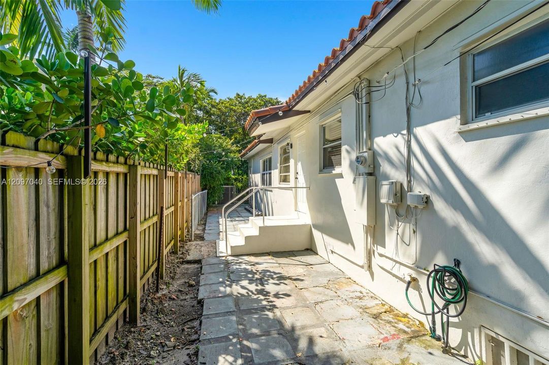 В аренду: $4,000 (3 спален, 1 ванн, 1330 Квадратных фут)