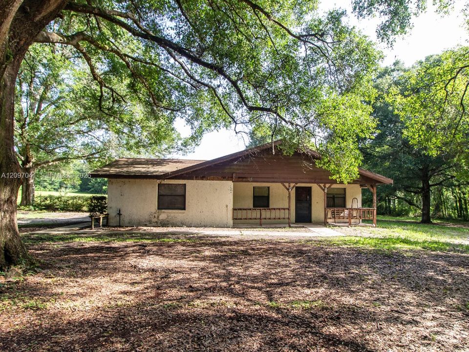 For Sale: $175,000 (3 beds, 2 baths, 1255 Square Feet)