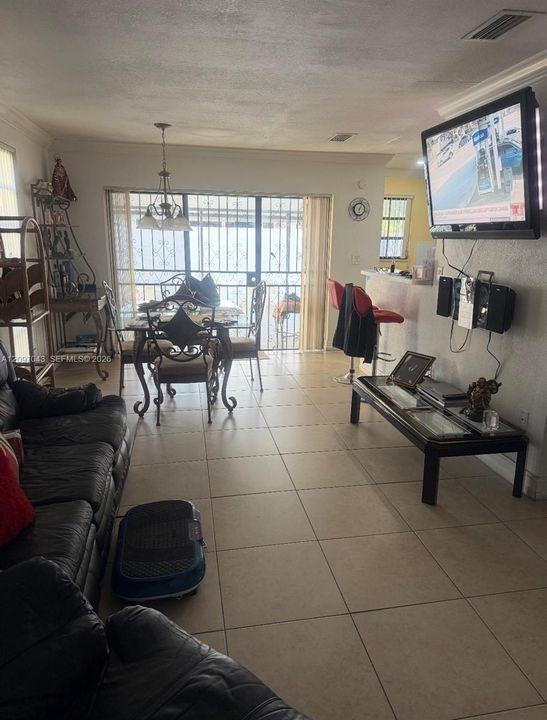 En Venta: $440,000 (3 camas, 2 baños, 1144 Pies cuadrados)