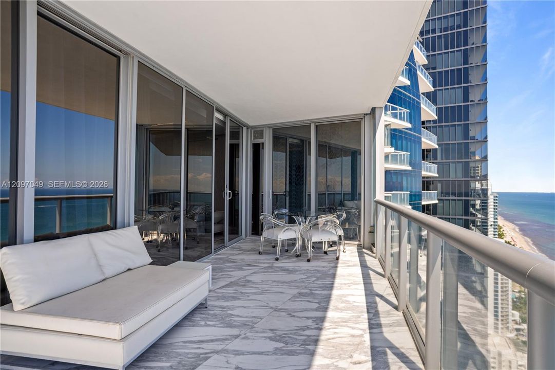 En Venta: $2,795,000 (2 camas, 3 baños, 1487 Pies cuadrados)