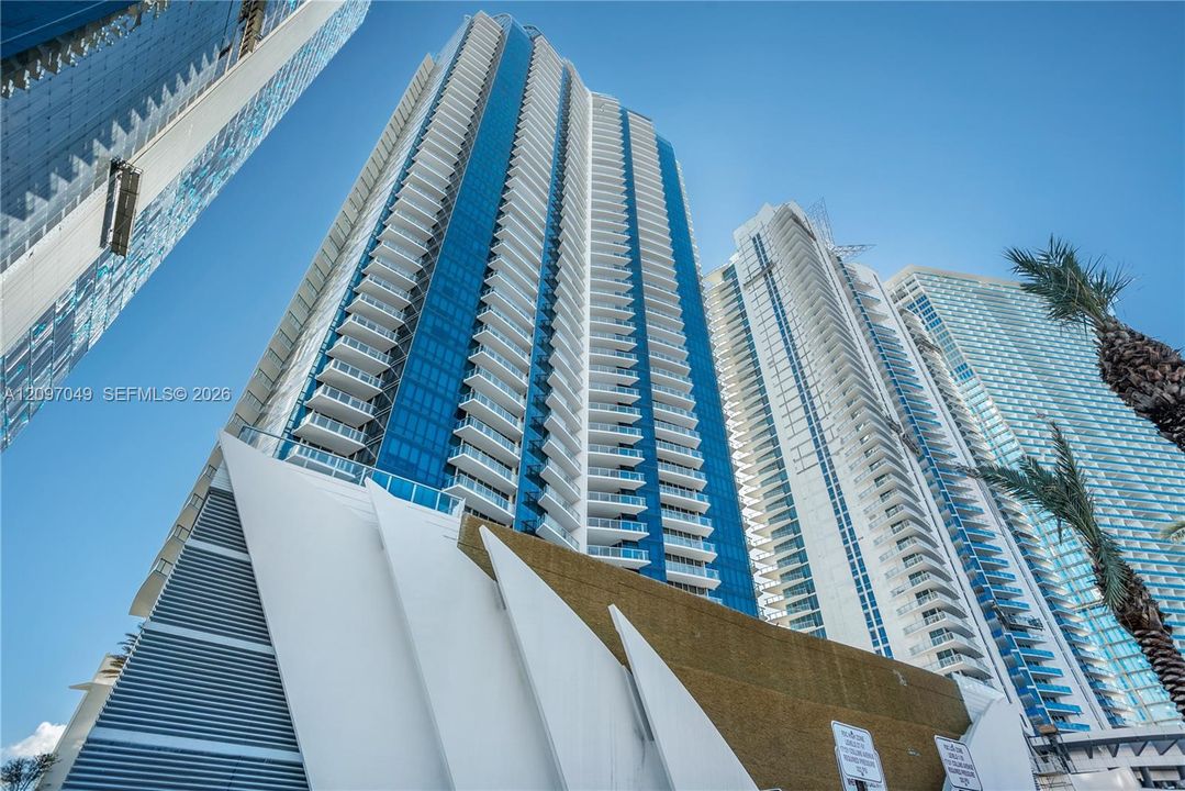 En Venta: $2,795,000 (2 camas, 3 baños, 1487 Pies cuadrados)
