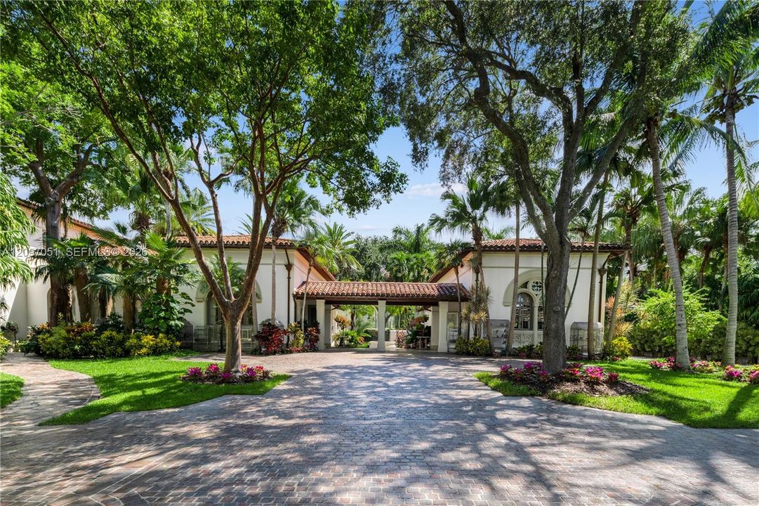 For Sale: $148,000,000 (6 beds, 9 baths, 12490 Square Feet)
