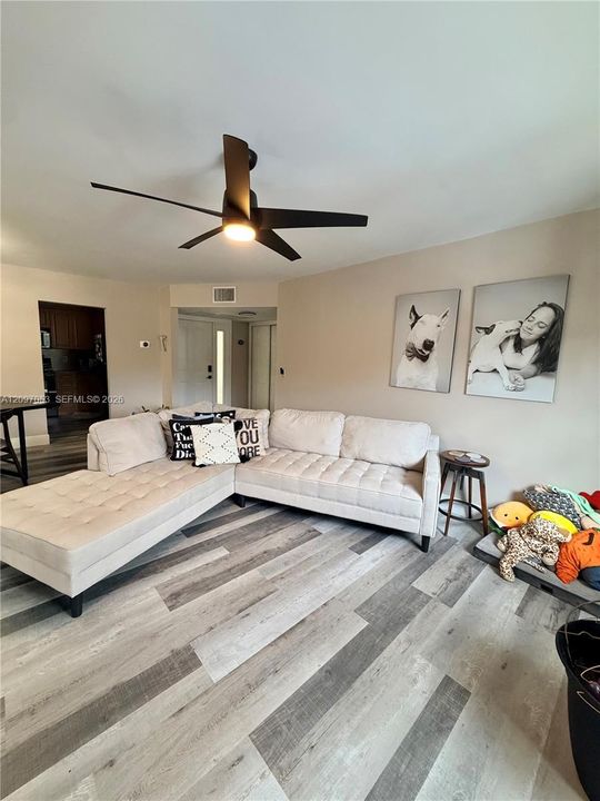 For Rent: $2,250 (2 beds, 2 baths, 982 Square Feet)