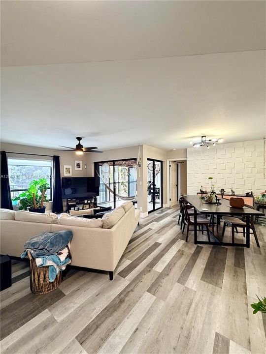 For Rent: $2,250 (2 beds, 2 baths, 982 Square Feet)