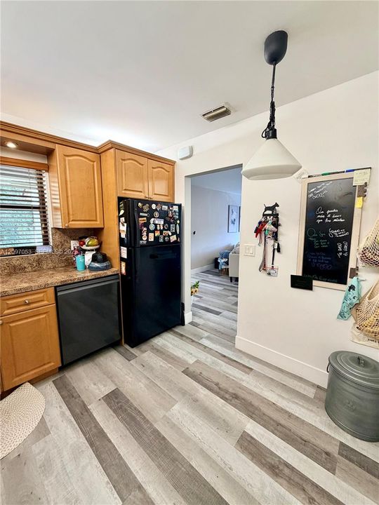 For Rent: $2,250 (2 beds, 2 baths, 982 Square Feet)
