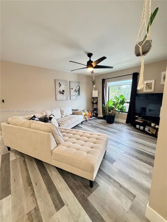 For Rent: $2,250 (2 beds, 2 baths, 982 Square Feet)
