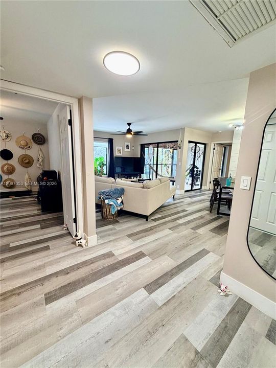 For Rent: $2,250 (2 beds, 2 baths, 982 Square Feet)
