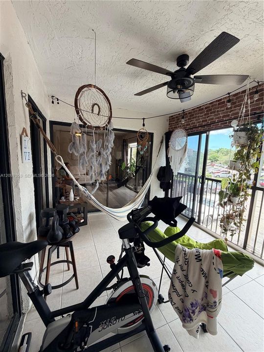 For Rent: $2,250 (2 beds, 2 baths, 982 Square Feet)