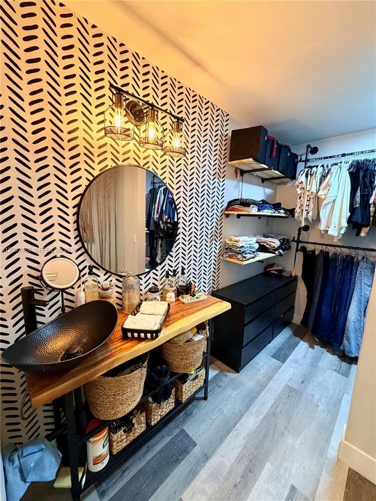 For Rent: $2,250 (2 beds, 2 baths, 982 Square Feet)
