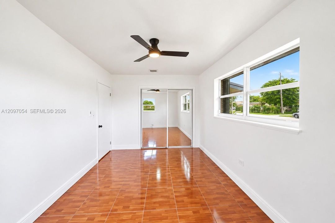 For Sale: $459,000 (2 beds, 1 baths, 878 Square Feet)