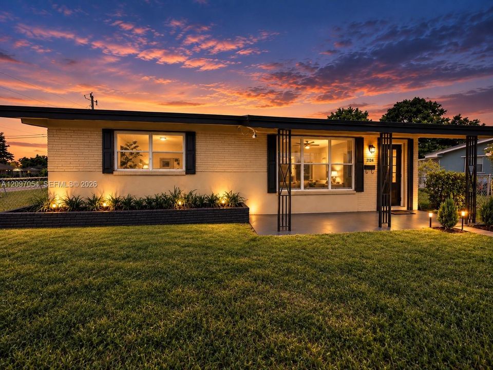 For Sale: $459,000 (2 beds, 1 baths, 878 Square Feet)