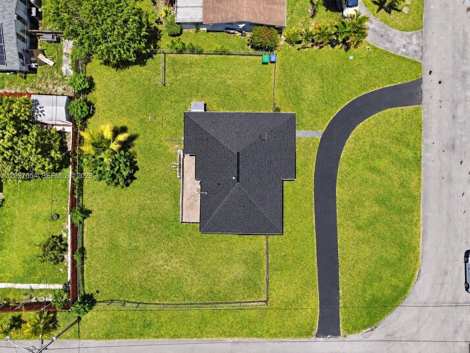 For Sale: $459,000 (2 beds, 1 baths, 878 Square Feet)