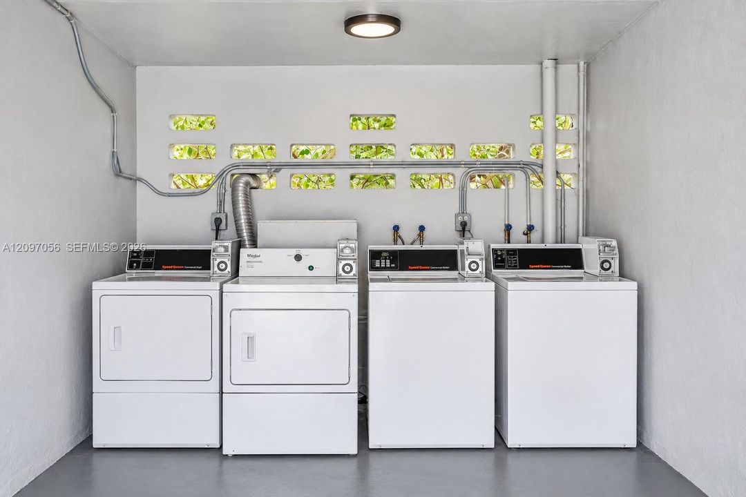 For Rent: $2,000 (2 beds, 1 baths, 950 Square Feet)