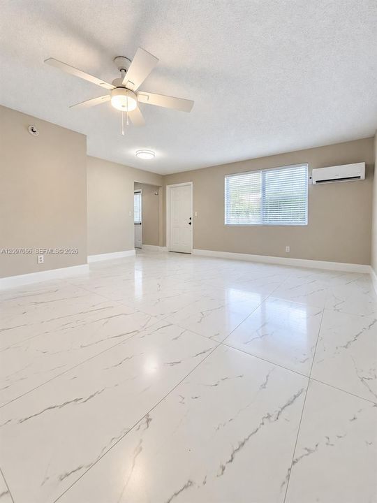 For Rent: $2,000 (2 beds, 1 baths, 950 Square Feet)