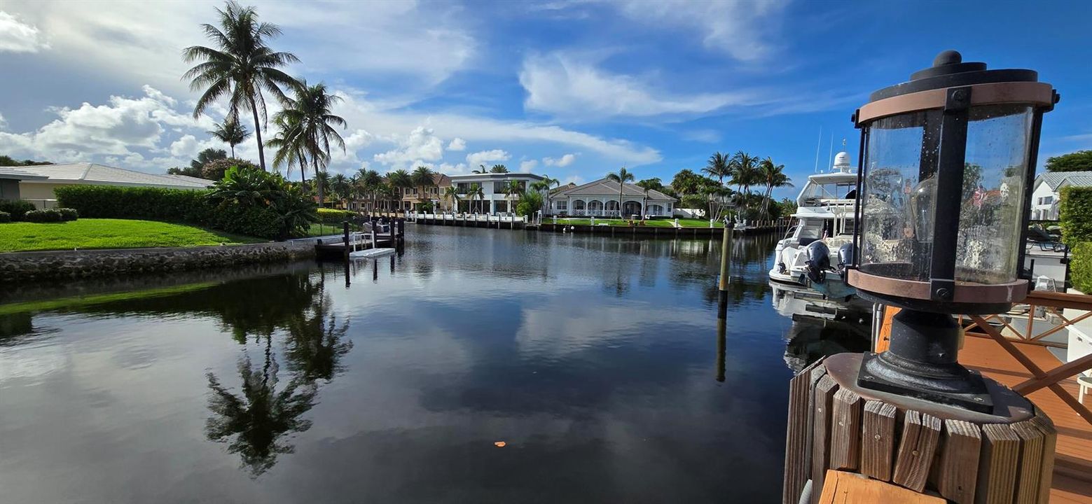 Intracoastal home pool, jacuzzi & dock!