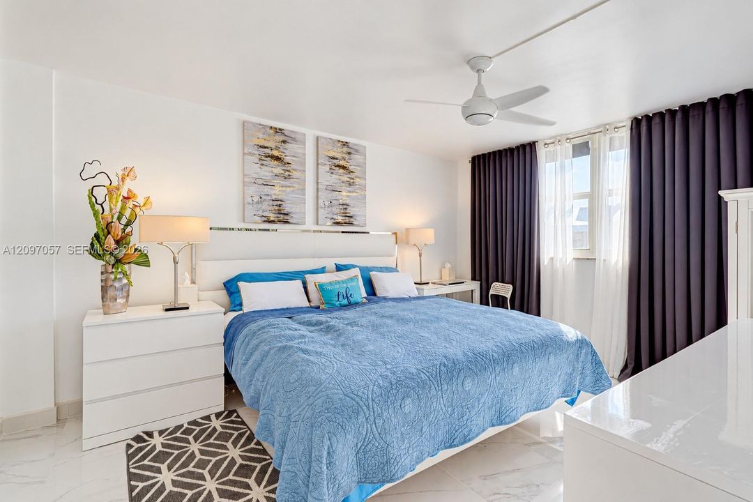 For Sale: $350,000 (1 beds, 1 baths, 812 Square Feet)