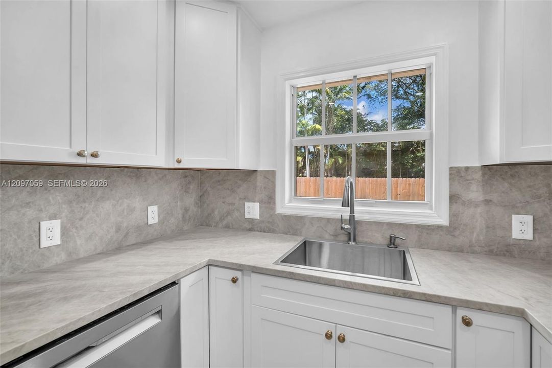 For Rent: $5,000 (3 beds, 2 baths, 1983 Square Feet)
