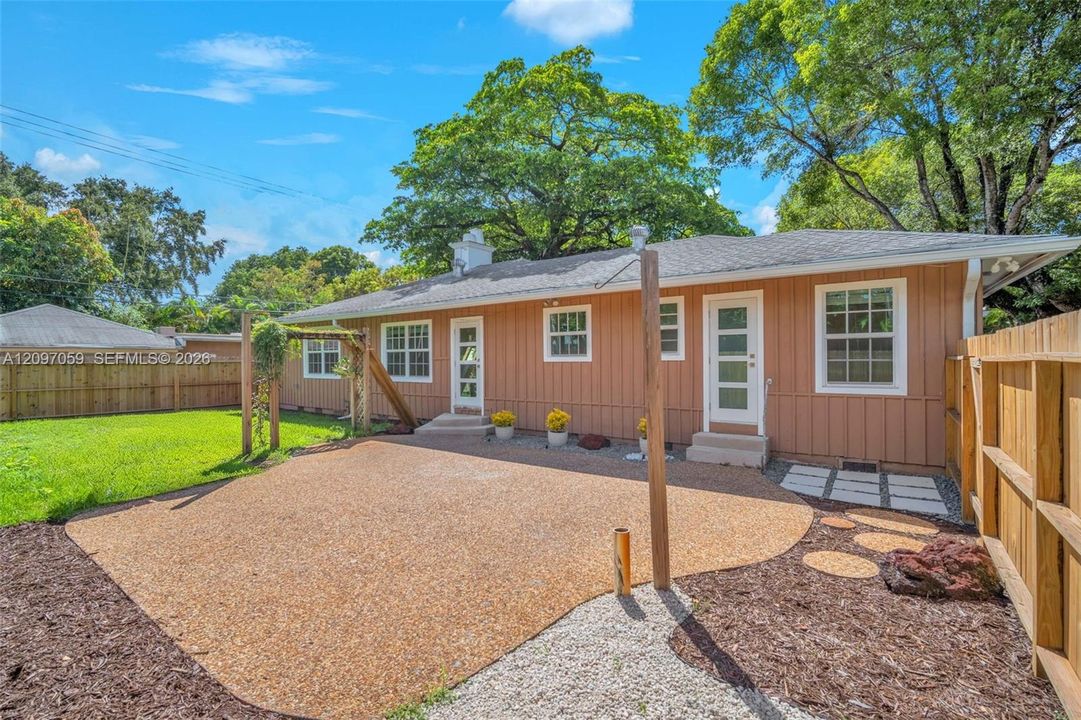 For Rent: $5,000 (3 beds, 2 baths, 1983 Square Feet)