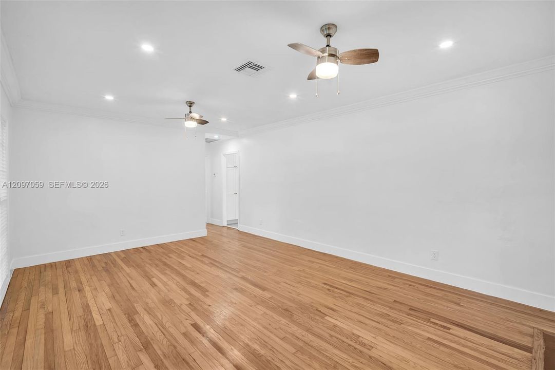 For Rent: $5,000 (3 beds, 2 baths, 1983 Square Feet)