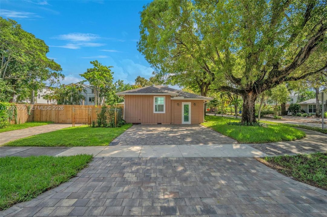 For Rent: $5,000 (3 beds, 2 baths, 1983 Square Feet)