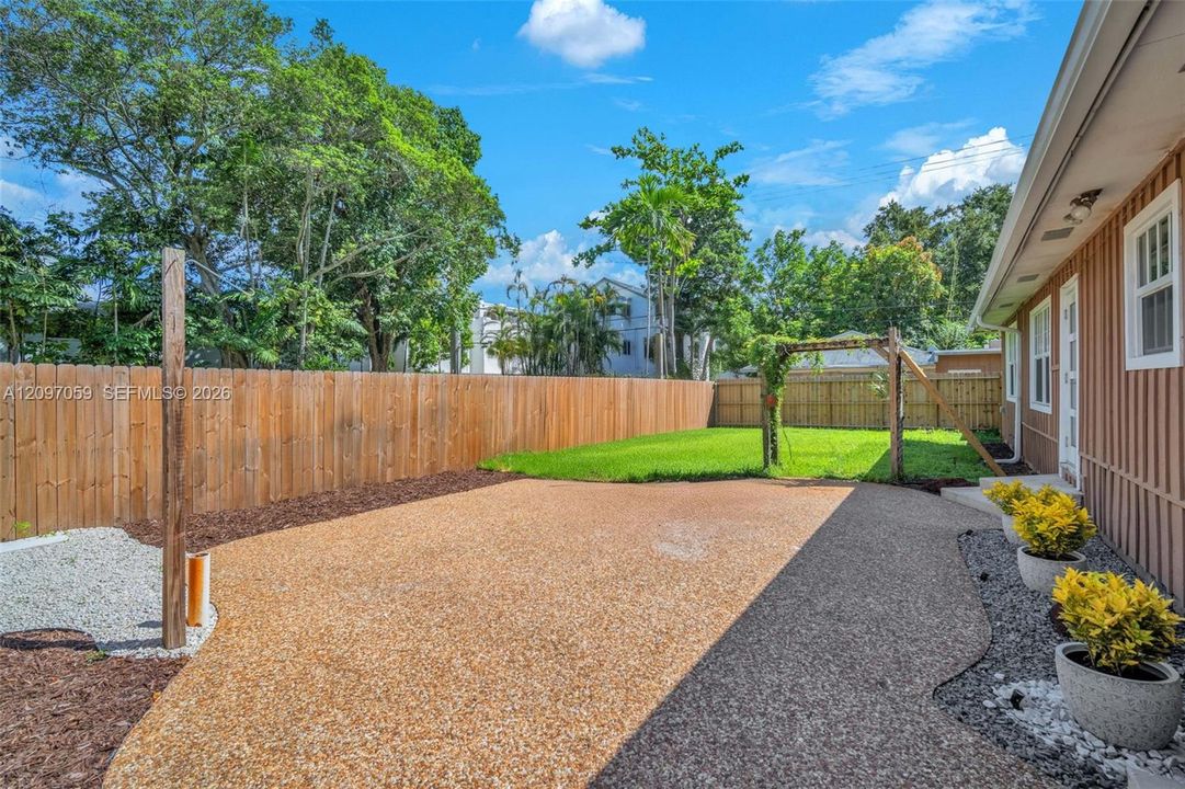 For Rent: $5,000 (3 beds, 2 baths, 1983 Square Feet)