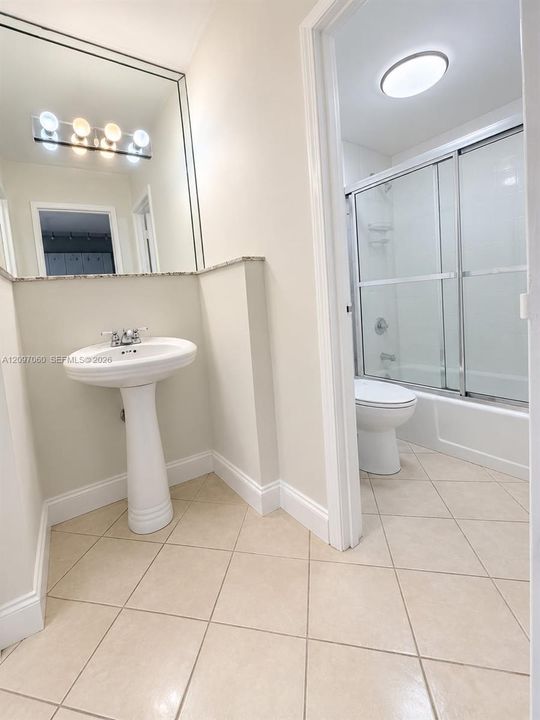 For Rent: $2,500 (0 beds, 1 baths, 545 Square Feet)