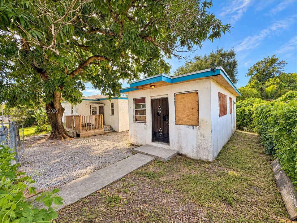 En Venta: $590,000 (0 camas, 0 baños, 1465 Pies cuadrados)