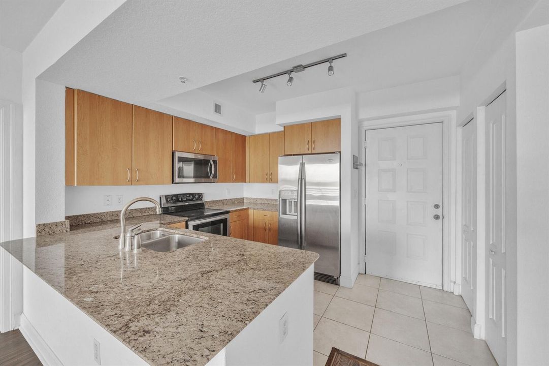 16 Kitchen (1)