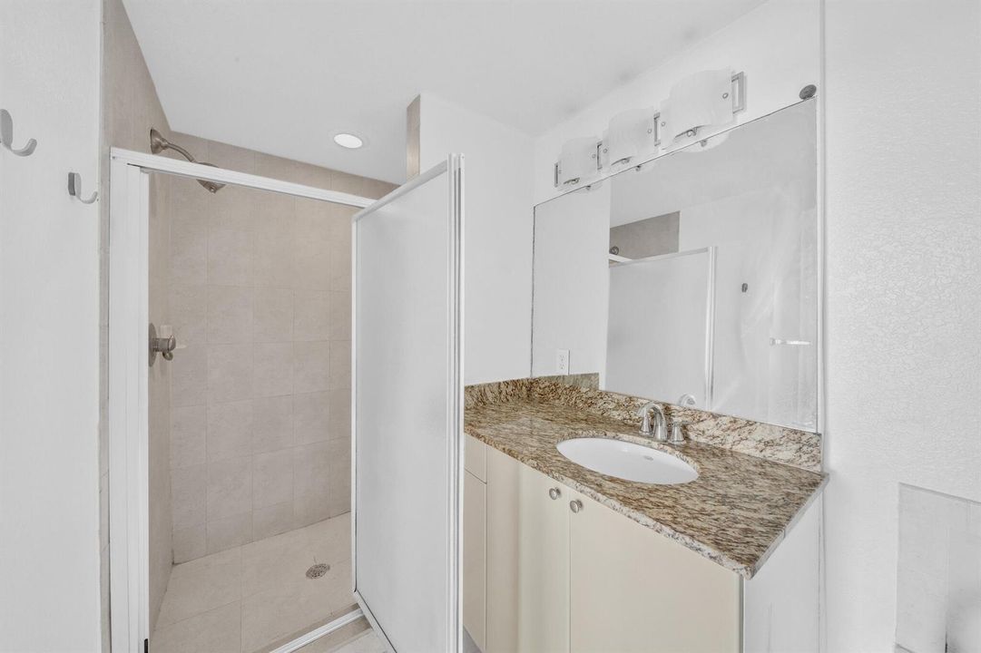 12 Primary Bathroom (3)
