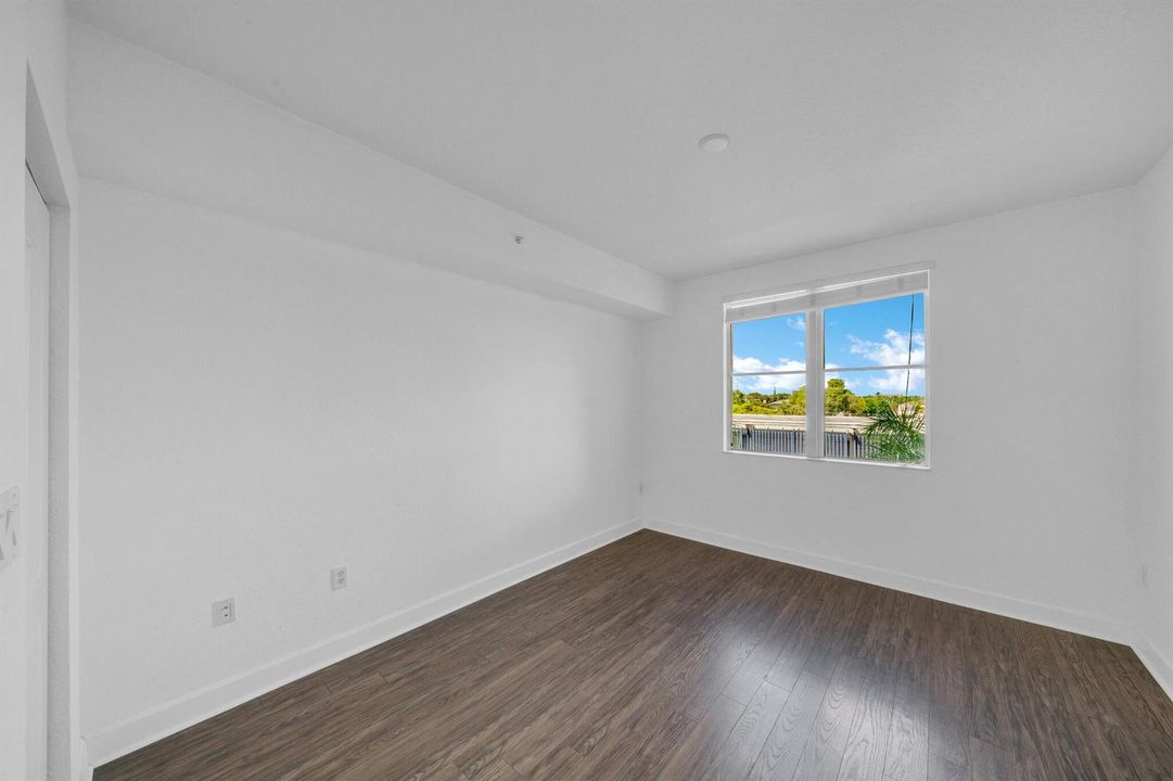 18 Guest Bedroom (2)