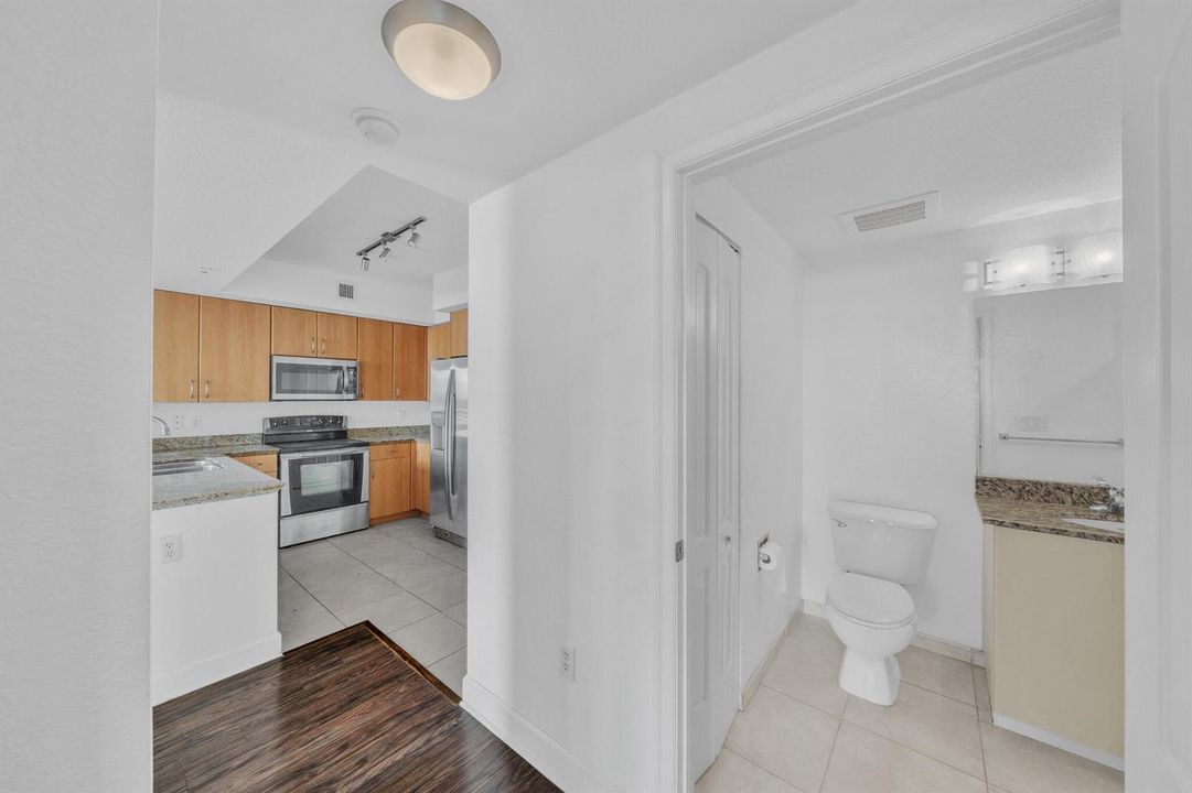19 Guest Bathroom (1)
