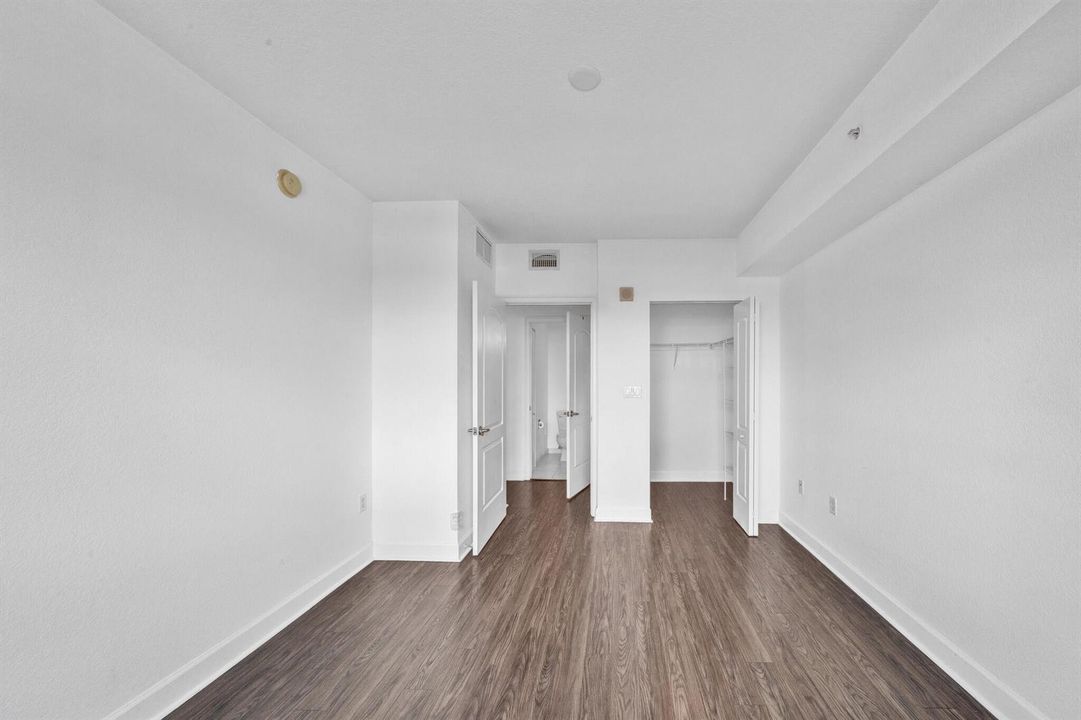 18 Guest Bedroom (3)