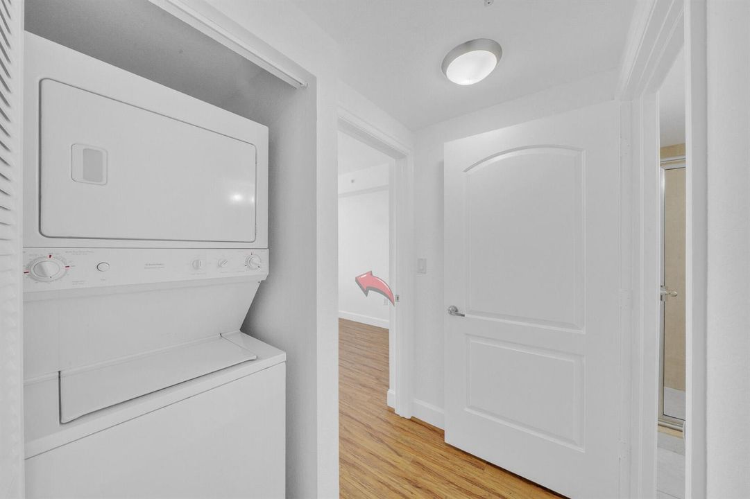16 Laundry Closet (2)