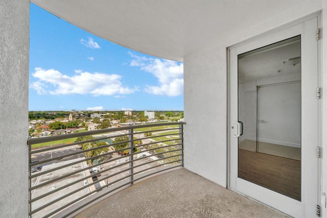 10 Balcony (2)