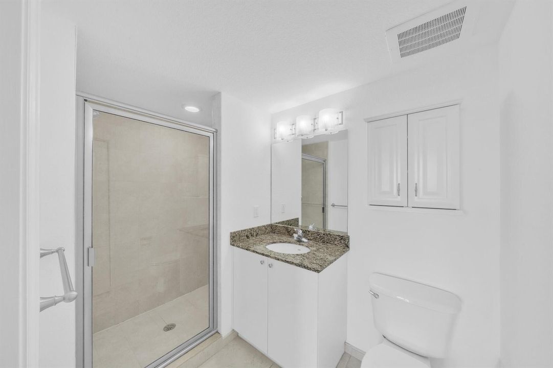 18 Guest Bathroom (2)