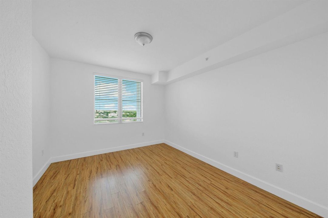 17 Guest Bedroom (1)