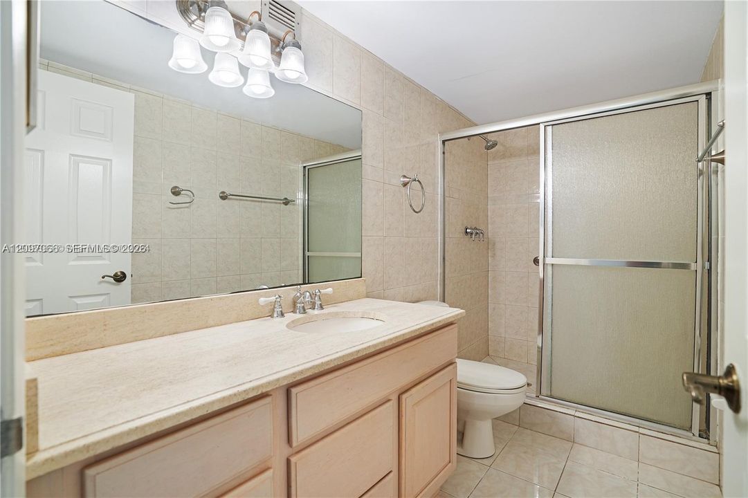 En Venta: $295,000 (2 camas, 2 baños, 1270 Pies cuadrados)