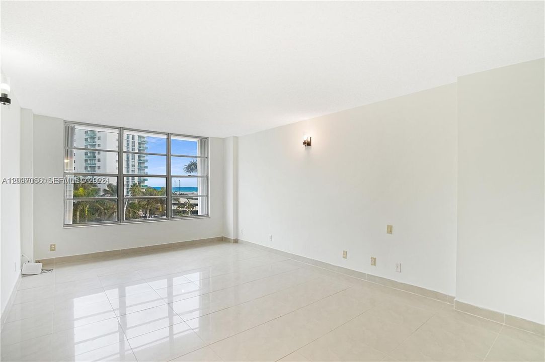 En Venta: $295,000 (2 camas, 2 baños, 1270 Pies cuadrados)