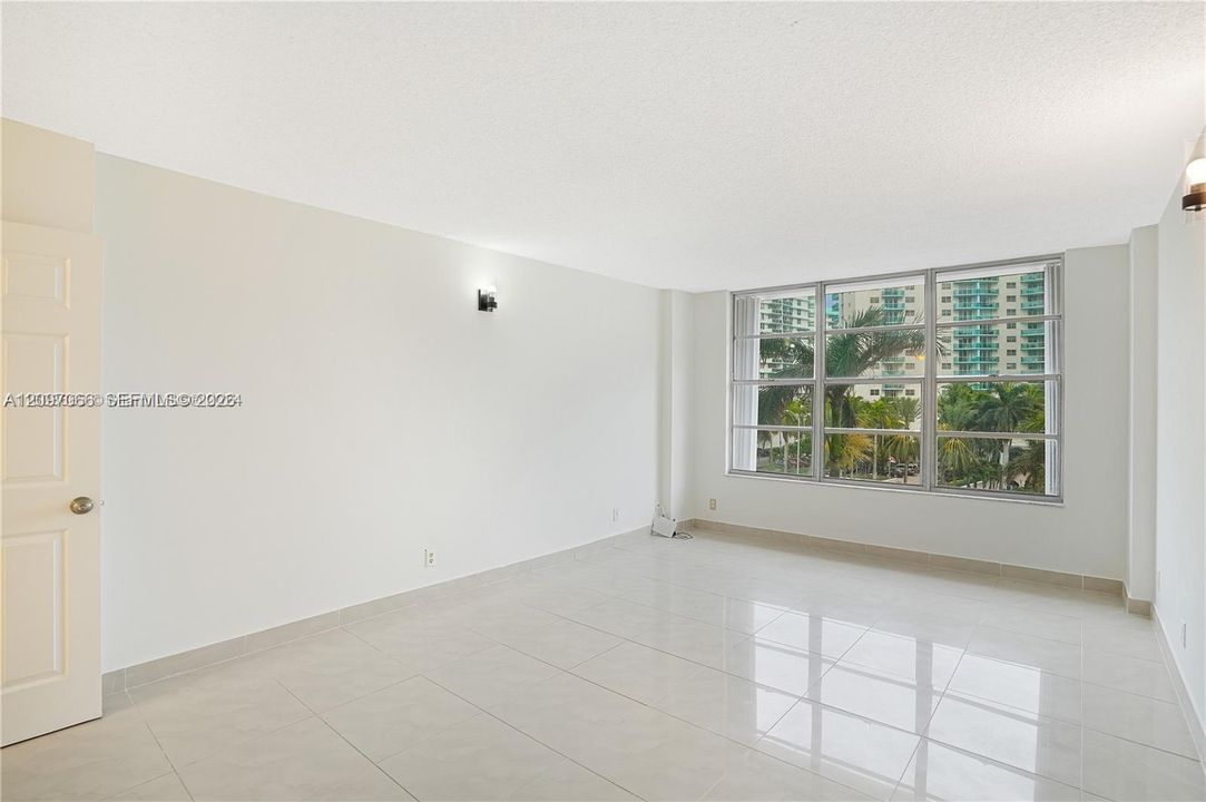 En Venta: $295,000 (2 camas, 2 baños, 1270 Pies cuadrados)