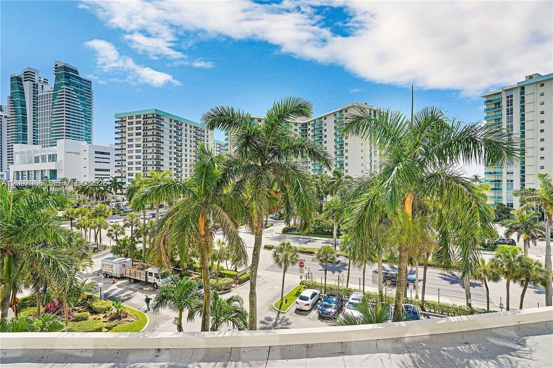 En Venta: $295,000 (2 camas, 2 baños, 1270 Pies cuadrados)