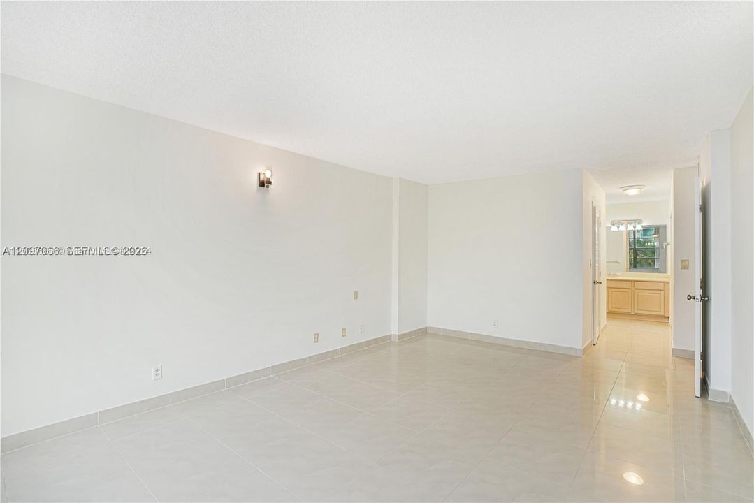 En Venta: $295,000 (2 camas, 2 baños, 1270 Pies cuadrados)